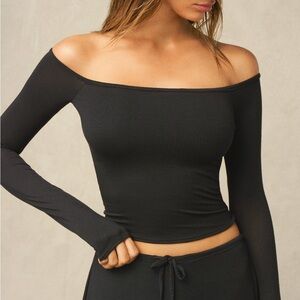Black Off-Shoulder Long Sleeve Crop Top